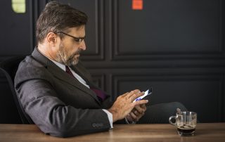 управител по Договор за Управление и контрол.